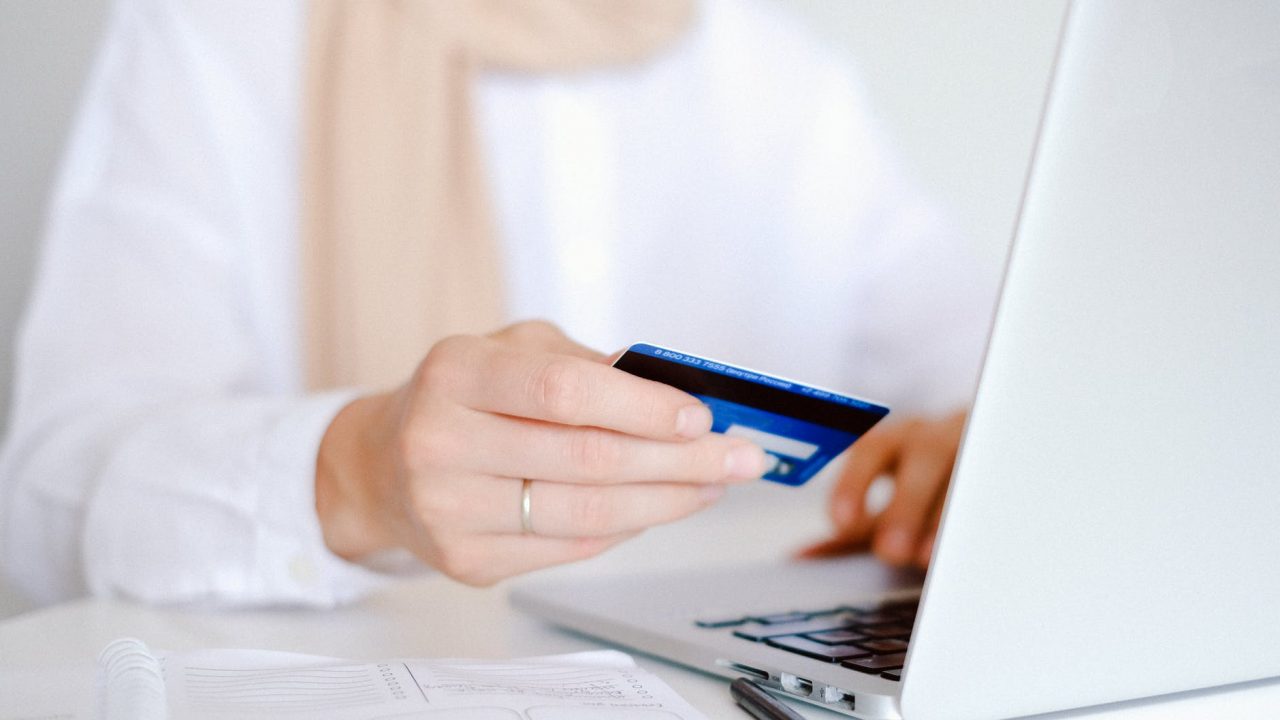Online Shopping: Questions and Answers in Selecting a Payment Method